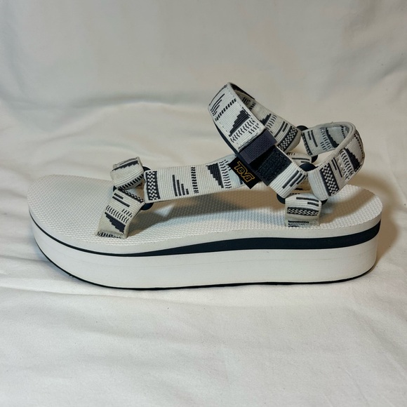Teva Platform Sandals White Adjustable Straps Size 10 Geometric Gray - Picture 4 of 16